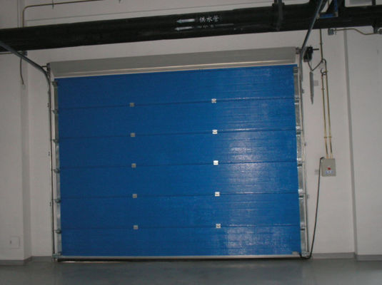 Industrie-Überkopf-Abschnittstürplatten Breite 420 mm-530 mm CE-zugelassene Fernbedienung Schnelle Roll-Up Edelstahl