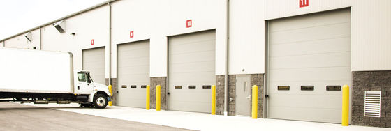 Modernes Design Sektionelle Industrie 50mm~80mm Dicke Isolierte Sektionelle Garagentür, Handelssektionelle Türen