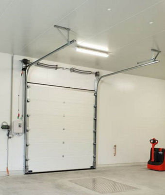 Isolierte Garagentüren mit 50 mm bis 80 mm für industrielle und gewerbliche automatische Aufzüge