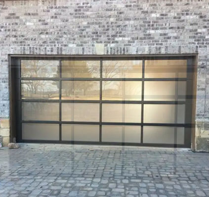Sicherheits-Aluminium-Abschnitttür mit modernem Design Doppelverglasung Glas Ausgezeichnete Isolierung Wohn modern Fernbedienung