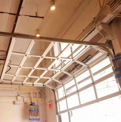 Pulverbeschichtete Aluminium-Abschnitttür mit Doppelverglasung Exzellente Isolierung Direktverkauf Abschnitttür