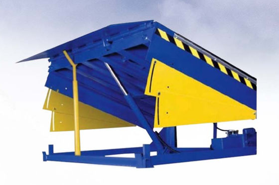 Dock Door Leveler Workshop Automatische Dockplatte 25000-40000LBS Sicheres Design Individualisierte Deckhöhe Anpassbare hydraulische Liftplattform Dock Ramp Leveler Container Ladebahn für Logistik