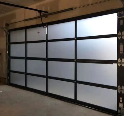 Ganzheitliche Ansicht Garagentor angepasst Wasserdichtigkeit Klasse 3 Transparente Aluminiumlegierung