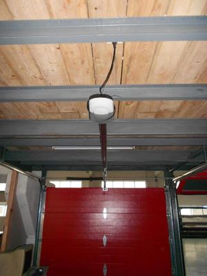 angepasste Feuerwehr-Industrie-Abschnitttüren Pulver beschichtet Finish automatisch geformt Design