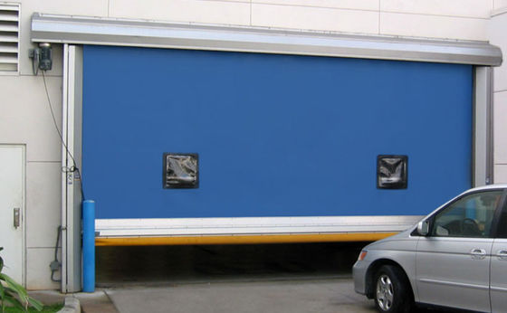 Schwerlaststahlkonstruktion Hochgeschwindigkeit PVC Roll Up Schnellverschluss Tür 304 Edelstahl Material für Langlebigkeit und Isolierung