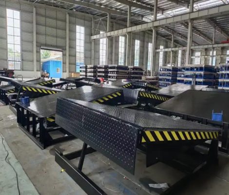 Hochleistungsfähige 25000-40000LBS sichere Konstruktion Werkstatt Automatische Dock-Plate mit anpassbarer Lippenlänge Schwerlast-Ladelösung für Logistik- und Distributionszentren