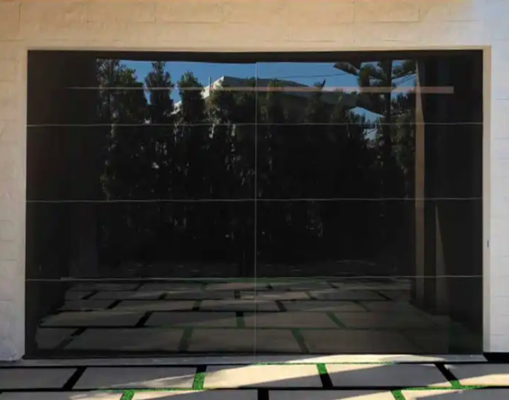 China Zulieferer Aluminium Klar Vollbild angepasst Wasserdichtigkeit Klasse 3 Transparentes Glas Sektionsgaragen Tür manuell oder automatisch öffnen Typ Braun