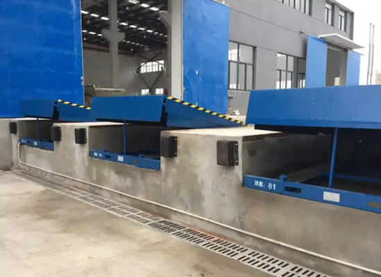 Handfernbedienung Günstiger Logistik-Hubtisch Feste hydraulische Container-Docktür-Nivellierer Werkstatt Automatische Rampe Elektrischer Nivellierer