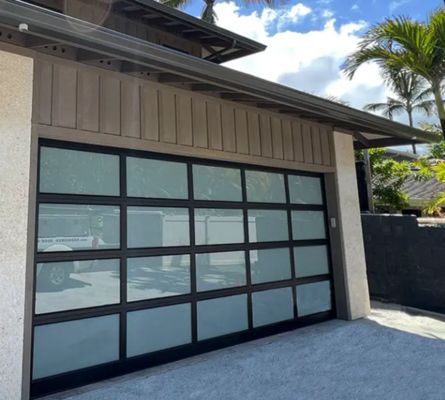 Wasserdichtheit Klasse 3 Transparentes Glas Exzellente Windfestigkeit Industrieüberkopplung Robuste Garagentür mit manueller oder automatischer Schließung