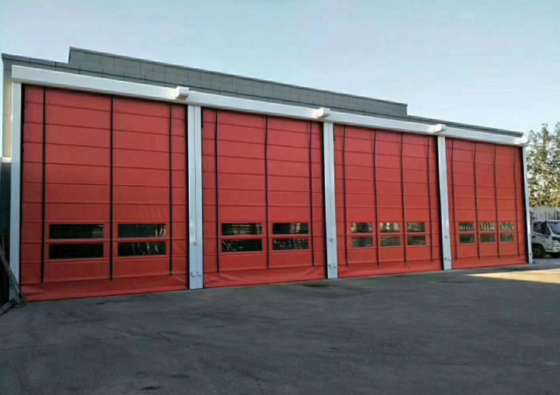 Fabrikpreis Schnelle industrielle PVC-Lager-/Fabrik-Innenraum-Witterungsbeständigkeit Hochgeschwindigkeits-Tür 304 Edelstahl Material Automatischer Betrieb