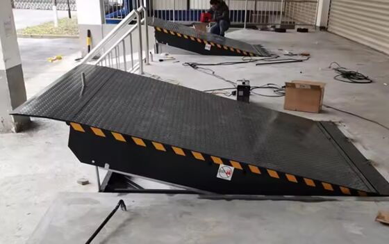 8T /10T Kapazität Hydraulische Tonnen Lager Anpassbare Plattformgröße Werkstatt Automatische Dockplatten Docktür-Nivellierer 25000-40000LBS Sicheres Design