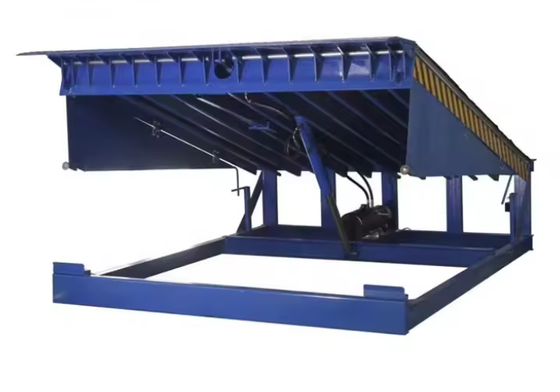 DESEO Fabrik 6 Tonnen Stehende Ladebrücke Container Rampen Dock Tür Nivellierer Werkstatt Automatische Dockplatte Anpassbare Deckhöhe