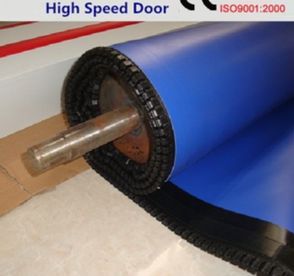 Thermische Isolierung Hochgeschwindigkeits-PVC-Rolltor mit Reißverschluss 304 Edelstahl Material nach Bestellung angepasst Ideal für Gewerbe
