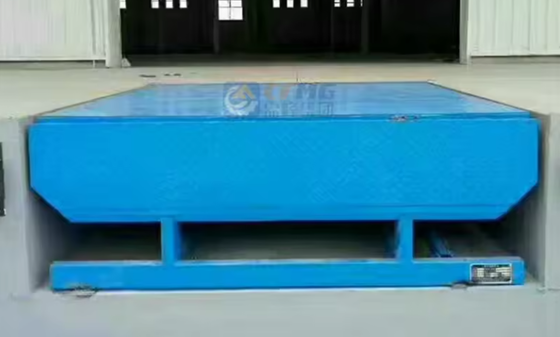 Handheld Remote Controls Dock Door Levelers Workshop Automatic Dock Plate Dock Door Levelers 25000-40000LBS Safe Design Capacity 10