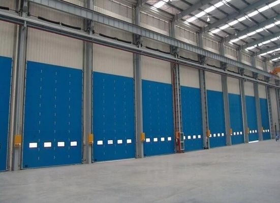 Elektrische / manuelle Isolierte Abschnitttüren gegen Bruch für Lager Fernabsteuerung elektrische Platte Stahlmaterial