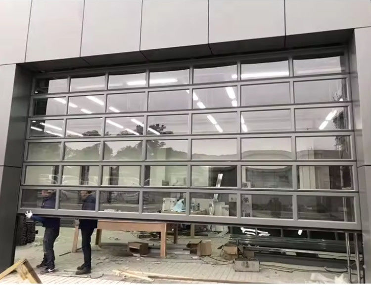 Moderne Aluminium-Abschnitttür in verschiedenen Farben mit Doppelverglasung 9x8 9x7 16x7 Moderne Obertür