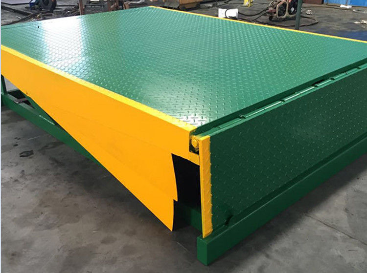 Anpassbares Lade-Dock-Ebene mit Sicherheitsmerkmalen Mechanische Steuerung vor Ort Installation Container-Dock-Forklift