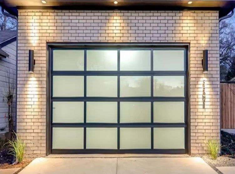 Moderne pulverbeschichtete Aluminium-Abschnitttür mit manueller oder automatischer Sicherheit