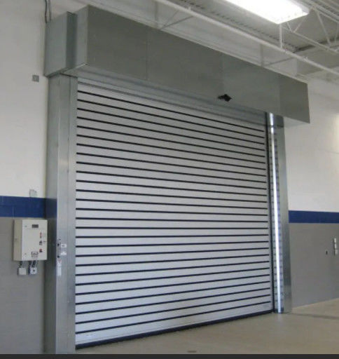Schnellgeschwindigkeit Aluminium Spiral Tür Sicherheitssensor PLC-Steuerung 0,75KW Motor Industrielle Hebetür