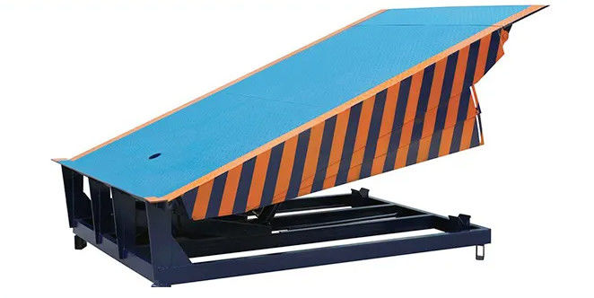 Schwerlastwerkstatt Automatische Dockplatten Dock Türniveller 25000-40000LBS Sicheres Design für Kapazitätsdockbetriebe