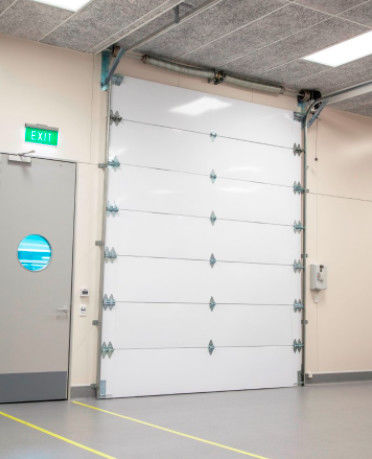 Pulverbeschichtete Sektionelle Obertür 50 mm-80 mm Dicke Isolierte Sektionelle Garagentür