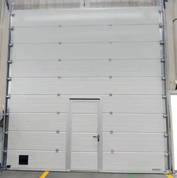 Moderne Isolierte Sektionelle Lagerhaus Tür Industriegarage Automatische offene Fernbedienung Fertig