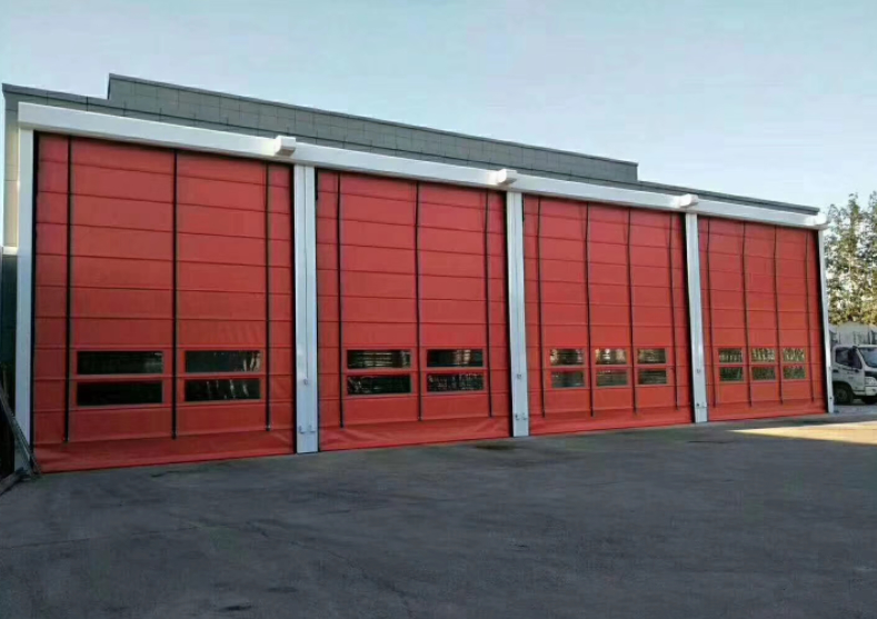 Fabrikpreis Schnelle industrielle PVC-Lager-/Fabrik-Innenraum-Witterungsbeständigkeit Hochgeschwindigkeits-Tür 304 Edelstahl Material Automatischer Betrieb